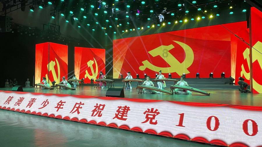 罗青审议自治区政府工作报告时强调:以落实“六个工程”为抓手 凝心聚力办好两件大事