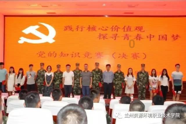 夏季纽扣裙