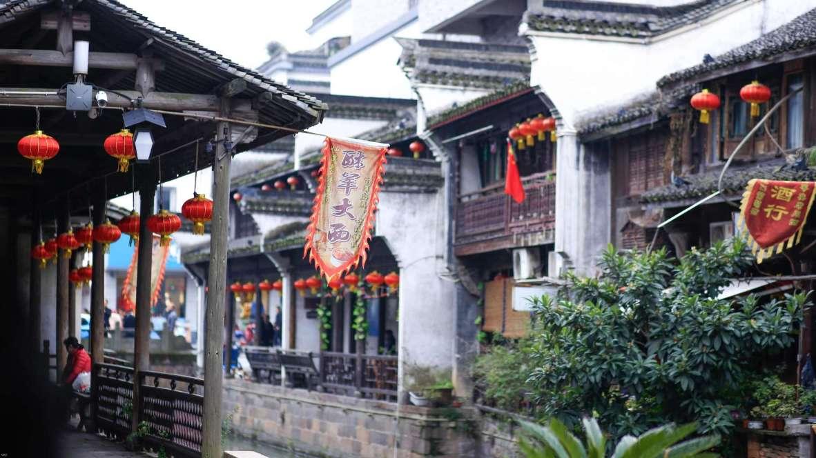 美方:胡塞组织首次直接攻击美国军舰