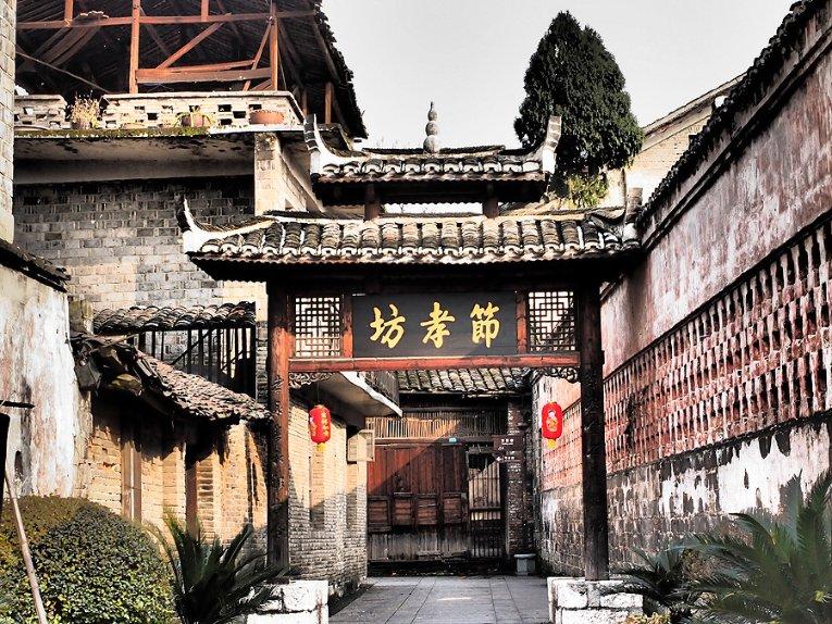 寒风中的守护者——交警蜀黍在行动